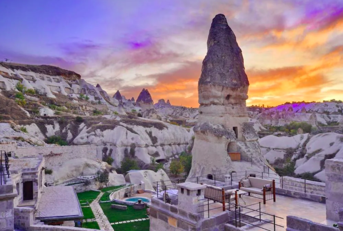 Best Cave Hotels in Cappadocia with Hot Air Balloon View