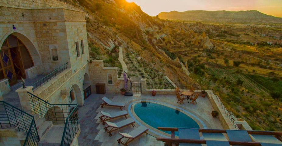 Best Cave Hotels in Cappadocia with Hot Air Balloon View