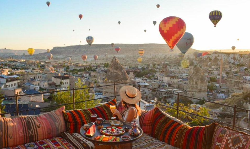 Best Cave Hotels in Cappadocia with Hot Air Balloon View