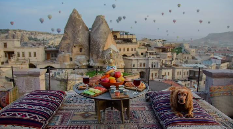 Best cave hotels in Cappadocia with hot air balloon view